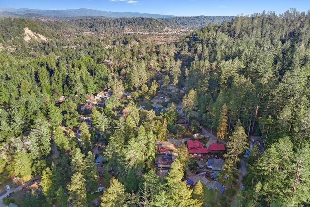 44 Pine Avenue, Mount Hermon CA: https://media.crmls.org/mediaz/7405c07f-fdfc-466b-b3bf-f24ad3982ea7.jpg