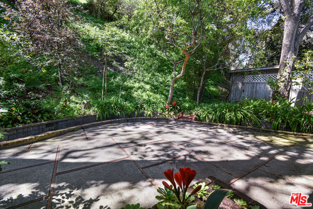 2037 Benedict Canyon Drive photo 31