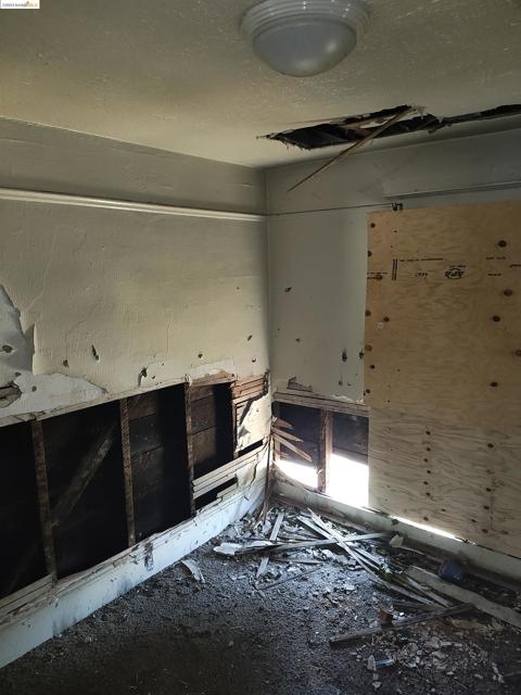 Image 9 of 20 For 5580 Fremont St