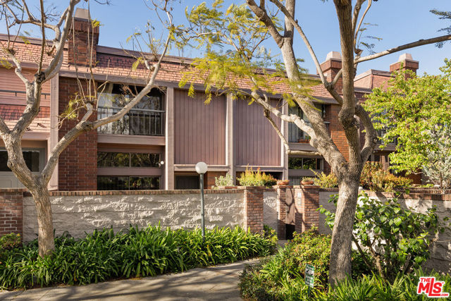 4622 Glencoe Avenue, Marina del Rey CA: https://media.crmls.org/mediaz/74062777-ea29-407e-bf6d-5d40f0347b24.jpg