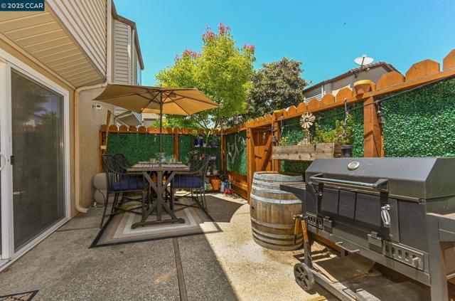 1435 Bel Air Dr, Concord CA: https://media.crmls.org/mediaz/7407503e-7ce4-4b32-a0d8-157981ec1526.jpg