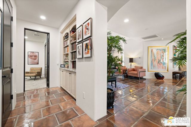 248 E Palo Verde Avenue, Palm Springs CA: https://media.crmls.org/mediaz/7407e4e4-d9b1-4675-8563-71e016631993.jpg