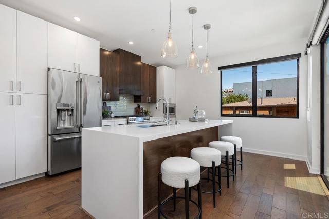 731 Valley Avenue, Solana Beach CA: https://media.crmls.org/mediaz/74085b65-60ad-4cba-b3df-e4ca2e8e30af.jpg