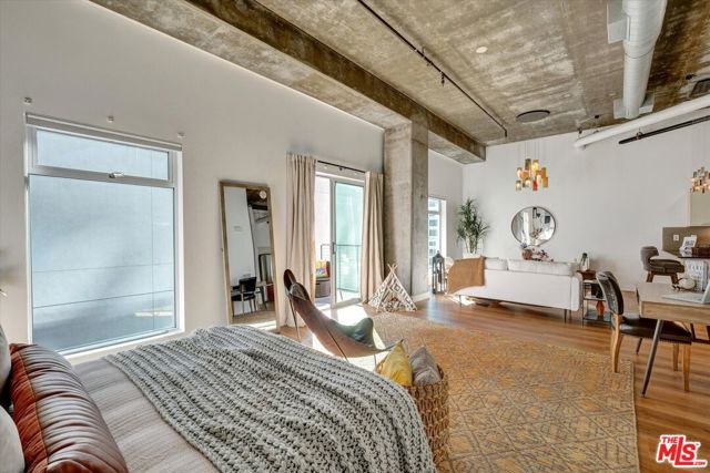 645 W 9th Street, Los Angeles CA: https://media.crmls.org/mediaz/7408a8fc-07a5-4f09-8e85-bc0cf537ed62.jpg