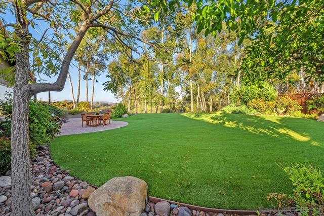 7233 Canyon Hill Ct, San Diego CA: https://media.crmls.org/mediaz/740913ba-4834-49c3-9177-ece6296bb8cc.jpg