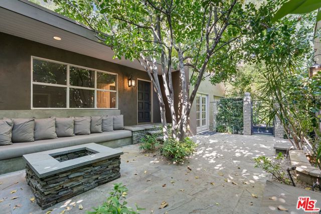 9053 Elevado Street, West Hollywood CA: https://media.crmls.org/mediaz/74091cff-dbc0-4947-992a-e925fb4efad4.jpg