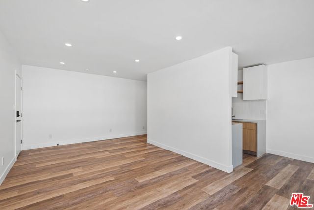 1563 Gordon Street, Los Angeles CA: https://media.crmls.org/mediaz/74097941-854d-4bc4-be03-5693e8c96d9d.jpg