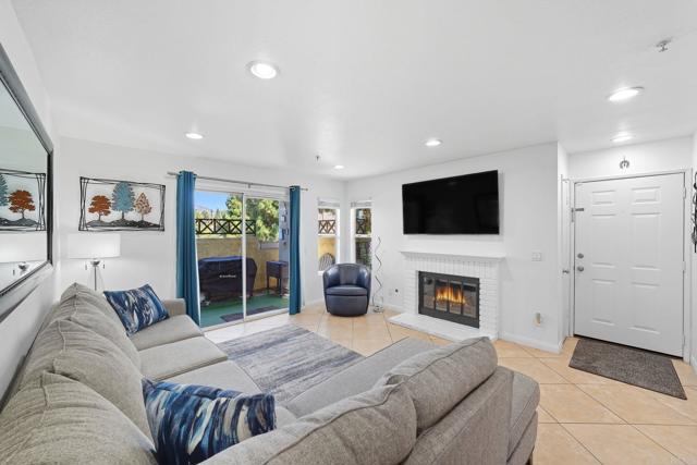 Detail Gallery Image 5 of 21 For 2083 Lakeridge Cir #104,  Chula Vista,  CA 91913 - 2 Beds | 2 Baths