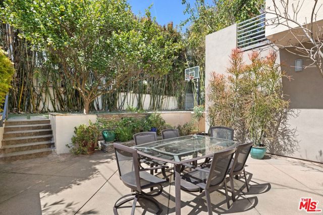 10545 Butterfield Road, Los Angeles, California 90064, 5 Bedrooms Bedrooms, ,4 BathroomsBathrooms,Single Family Residence,For Sale,Butterfield,24395537
