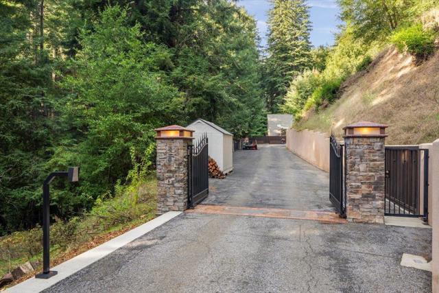 20910 Outer Zayante Road, Los Gatos CA: https://media.crmls.org/mediaz/740a9ff3-e40c-41e4-8d28-bbc6981800da.jpg