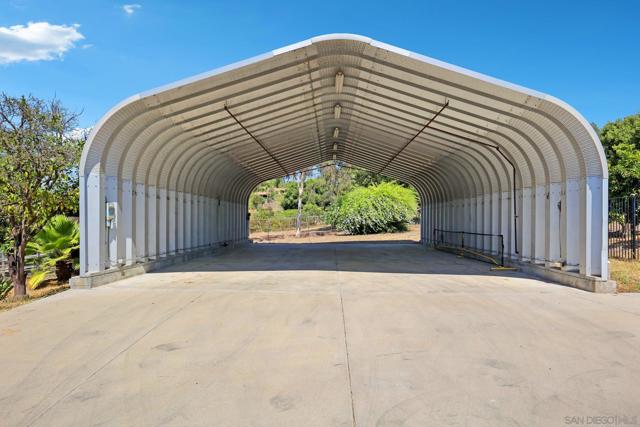 974 Via Hillview, Fallbrook CA: https://media.crmls.org/mediaz/740afdcc-e306-48d0-bbd8-2949918d8497.jpg