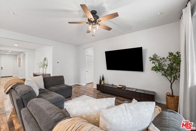 2906 Crocus Place, Palmdale CA: https://media.crmls.org/mediaz/740b148e-303e-4038-8ab7-69227f11d755.jpg