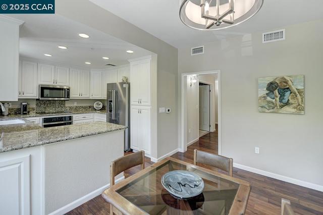 5910 Horsemans Canyon Dr, Walnut Creek CA: https://media.crmls.org/mediaz/740b2b93-16f5-4fab-b626-26f07517638b.jpg