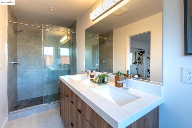 207 Cambridge Ave, Kensington CA: https://media.crmls.org/mediaz/740b53a1-3948-4030-88ac-4a081179e067.jpg