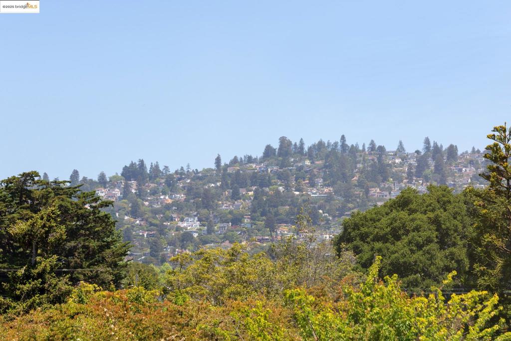 https://media.crmls.org/mediaz/740b5f87-2892-4abd-b9de-d230b9c6c6e7.jpg?preset=X-Large