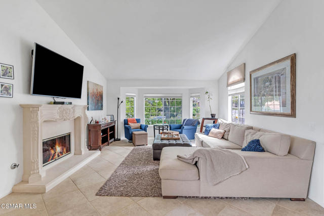 5050 Golden Nugget Way, Oak Park CA: https://media.crmls.org/mediaz/740beac6-7f0e-4f45-b676-bf40ca35d13b.jpg