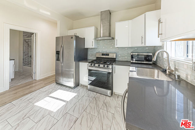 801 N Alexandria Avenue, Los Angeles CA: https://media.crmls.org/mediaz/740c16b8-3508-4303-9627-1fb5dcb22cbe.jpg