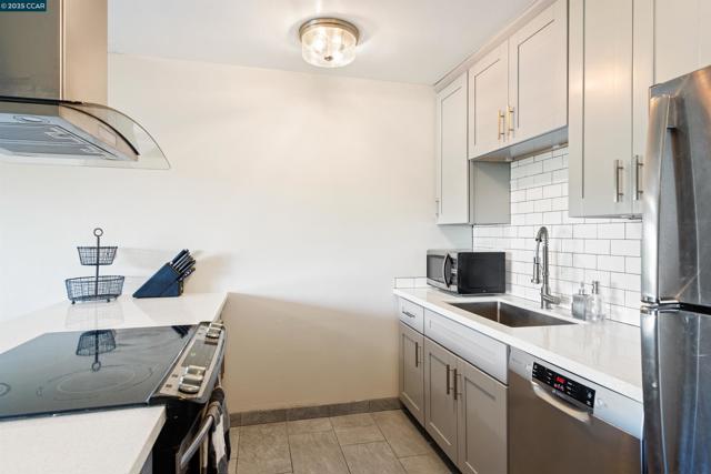 2420 Pleasant Hill Rd, Pleasant Hill CA: https://media.crmls.org/mediaz/740c960f-ccfd-4de1-8b03-a29ffe25725c.jpg