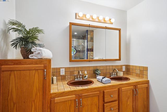 23762 Hutchinson Rd, Los Gatos CA: https://media.crmls.org/mediaz/740ca3a5-f9a6-4fd6-aad5-2de715ab05c2.jpg
