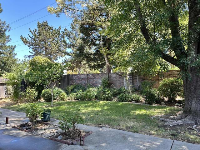 8959 Boreal Way, Elk Grove CA: https://media.crmls.org/mediaz/740cb3db-9145-46e7-884d-916565ddfed8.jpg