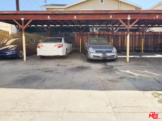 1342 S Bronson Avenue, Los Angeles CA: https://media.crmls.org/mediaz/740d4a25-6e8e-4ef4-8fb2-24390fc3c94d.jpg