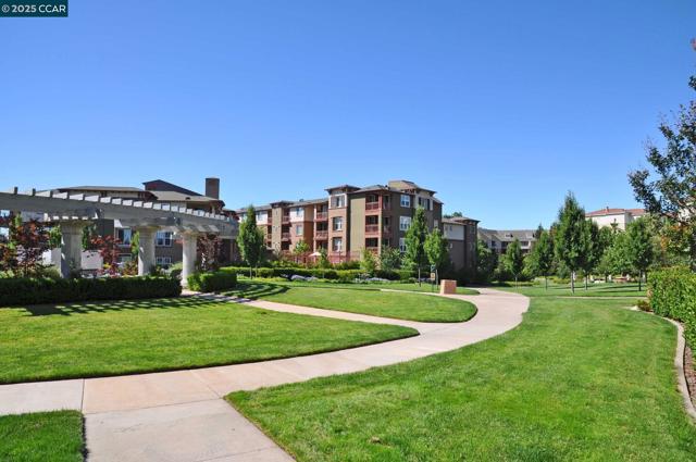 1800 Alma Ave, Walnut Creek CA: https://media.crmls.org/mediaz/740d6882-68c2-40e9-96c3-ac76a427db33.jpg