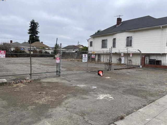 1205 41st Ave., Oakland CA: https://media.crmls.org/mediaz/740d8d86-425d-49de-9a47-36e8e71bb6bf.jpg