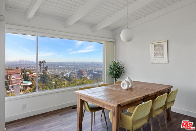 9432 Sierra Mar Place, Los Angeles CA: https://media.crmls.org/mediaz/740d90fa-28b4-425d-87b0-2f3ab1e7e292.jpg