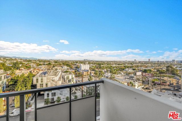 1155 N La Cienega Boulevard, West Hollywood CA: https://media.crmls.org/mediaz/740e1a35-0584-47b3-86f6-2e17a738f03e.jpg
