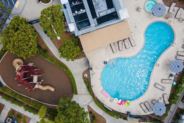 3528 Shoreline Bluff Ln, San Diego CA: https://media.crmls.org/mediaz/740e1cf5-a564-4a61-9dbc-3cf6759cb79c.jpg
