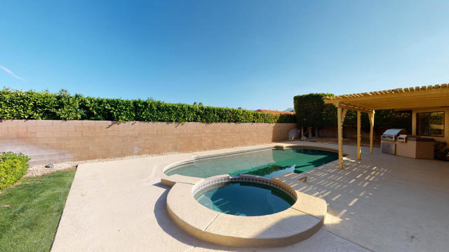47230 Golden Bush Court, Palm Desert CA: https://media.crmls.org/mediaz/740e26d9-fc2f-481b-a03c-f3fa1b77d17e.jpg