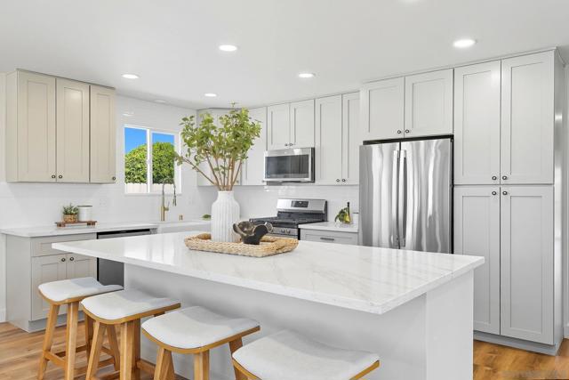 2525 Inman Ct, San Diego CA: https://media.crmls.org/mediaz/740e84ae-b1bd-4424-89b1-f1636ff57355.jpg