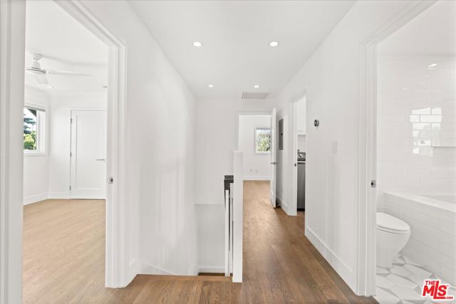 4525 Melbourne Avenue, Los Angeles CA: https://media.crmls.org/mediaz/740f470e-5ad4-4df0-ae5a-89e9e3e02661.jpg