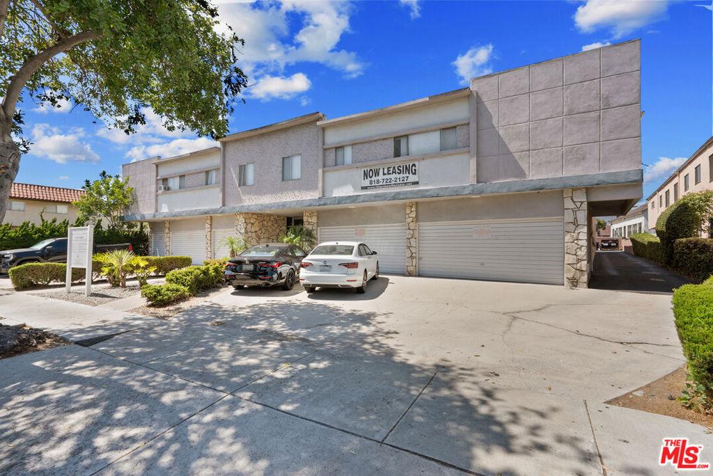 Multifamily at 323 E Chestnut Street