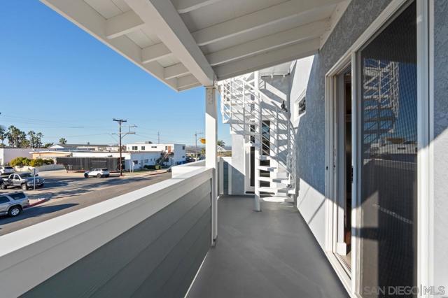 413 Delaware St, Imperial Beach CA: https://media.crmls.org/mediaz/740f9204-a6b6-4d22-9c0f-1fb86e1163c1.jpg