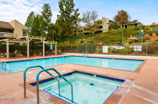 769 Birchpark Circle, Thousand Oaks CA: https://media.crmls.org/mediaz/740fbb24-3d77-4edc-89a9-dd76368f6f04.jpg