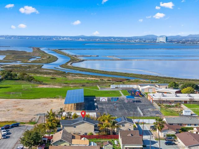 523 9th St, Imperial Beach CA: https://media.crmls.org/mediaz/740fc935-21c8-4a5a-a008-af44e2a4d8f7.jpg
