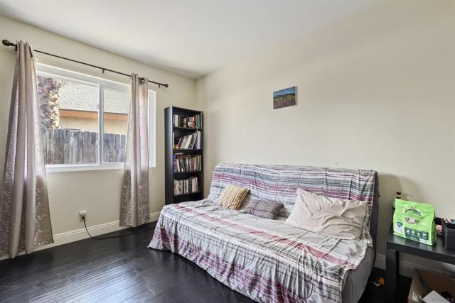 1247 Armstrong Cir, Escondido CA: https://media.crmls.org/mediaz/741063fa-cf89-4e33-89cb-f45cb30a11de.jpg
