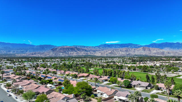 37596 Colebridge Street, Palm Desert CA: https://media.crmls.org/mediaz/741083ce-0c88-47c0-b87c-a486c966596a.jpg