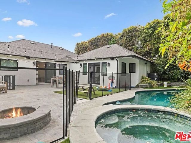 1839 Preuss Road, Los Angeles CA: https://media.crmls.org/mediaz/74109486-aac3-44ff-981a-f2e64102cb28.jpg