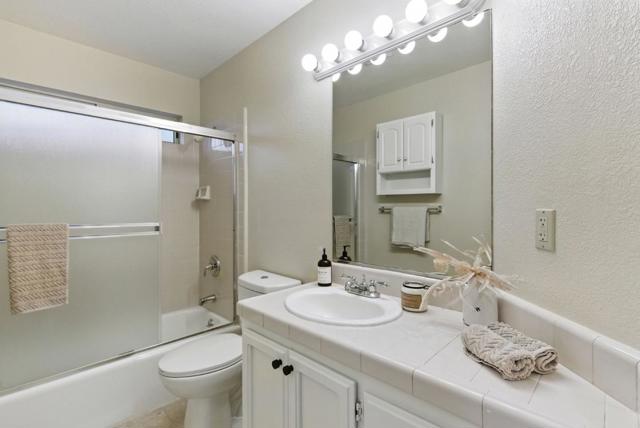 2188 Yorkshire Way, Mountain View CA: https://media.crmls.org/mediaz/74112904-065d-4cb8-8cd6-5ab000af46e2.jpg