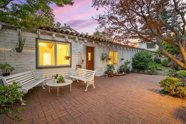 3691 Laguna Avenue, Palo Alto CA: https://media.crmls.org/mediaz/74117622-a7ce-439a-8a57-f1ba33e5764f.jpg
