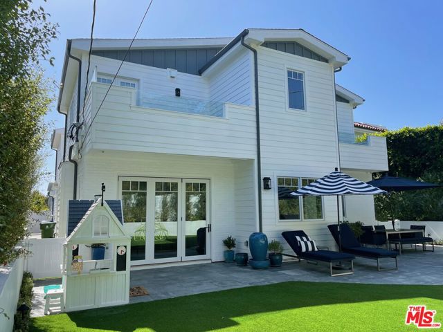 530 Arbramar Avenue, Pacific Palisades CA: https://media.crmls.org/mediaz/741181d7-c1e4-4682-b43f-9fc6842d92e9.jpg