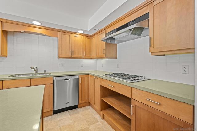 1640 El Paso Real, La Jolla CA: https://media.crmls.org/mediaz/74118f83-b1dc-4d4f-82d9-1439dee6a0c6.jpg