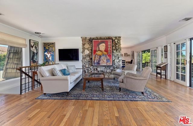 13490 Firth Drive, Beverly Hills CA: https://media.crmls.org/mediaz/7411ef78-3a1a-4e8a-9e69-984a505bcb82.jpg