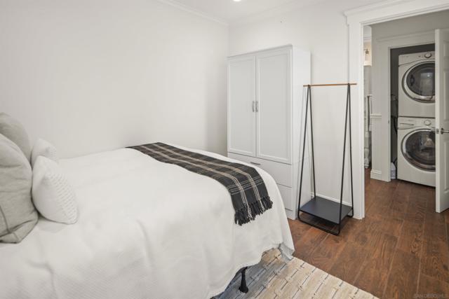 950 Olive Ave, Coronado CA: https://media.crmls.org/mediaz/74122006-55af-4254-802a-788f52d96ac1.jpg