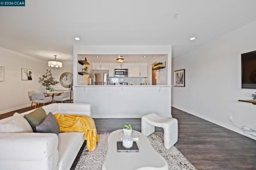 417 Evelyn Avenue #302