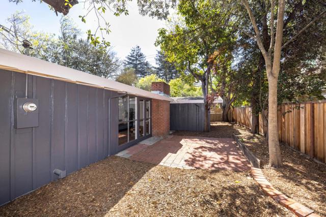 575 E Meadow Drive, Palo Alto CA: https://media.crmls.org/mediaz/741278f7-281f-4919-bc5b-04cda00fb662.jpg