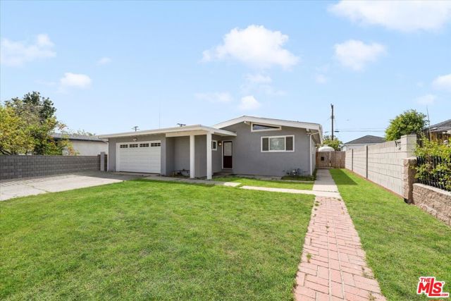 9113 BEACHY Avenue photo 1