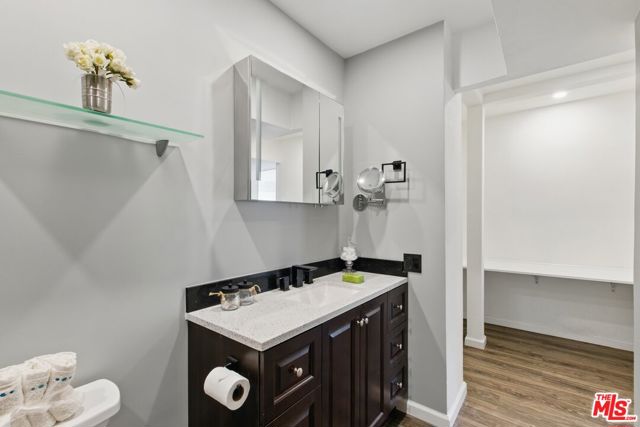 5400 Lindley Avenue, Encino CA: https://media.crmls.org/mediaz/7412b6cc-7515-4112-b63b-b1c9a6305de7.jpg